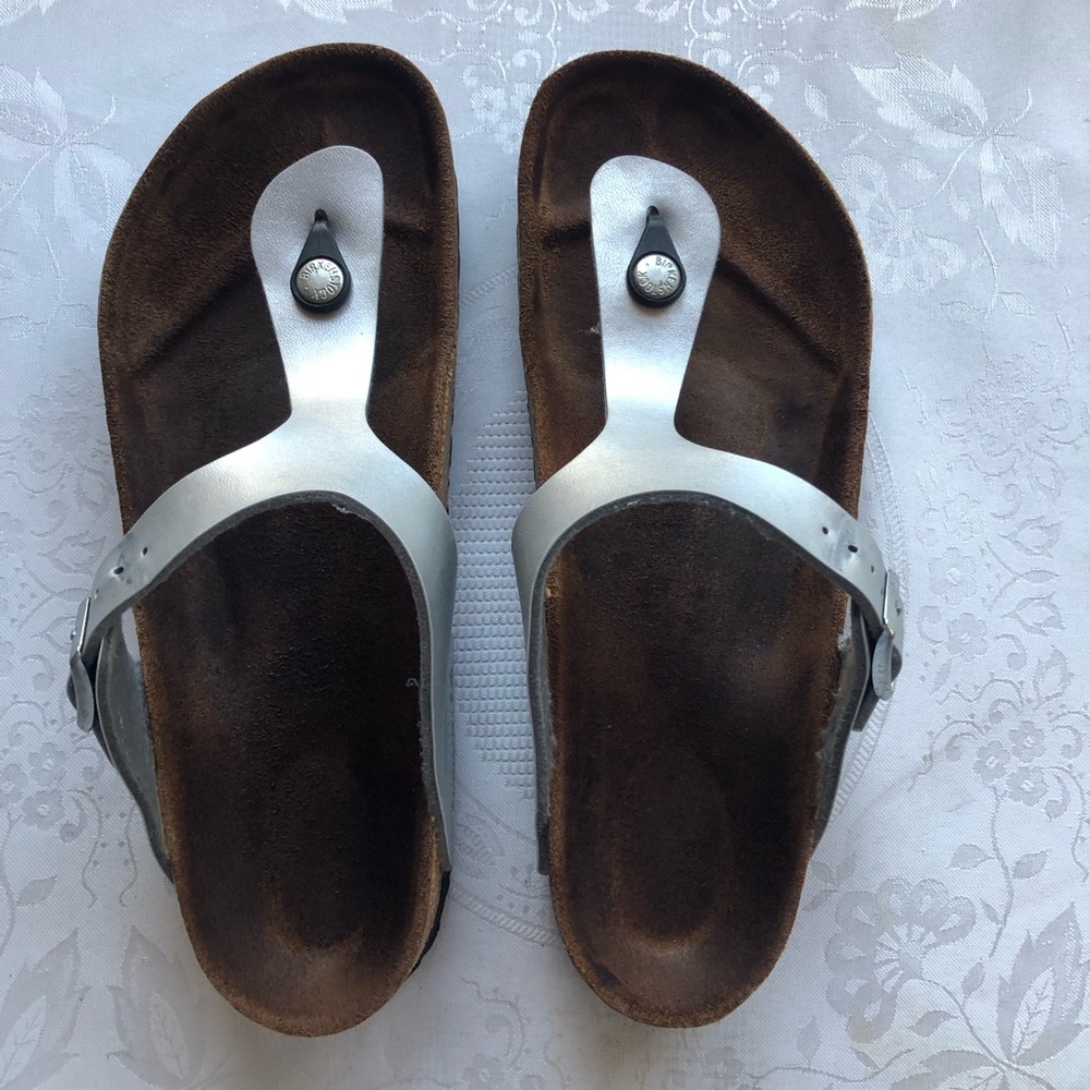BIRKENSTOCK Gizeh Thong Silver Sandals Women’s Size 9.5 Slip-On Shoes Adjustable